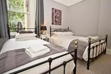 تختخواب و صبحانه The Hedley Townhouse