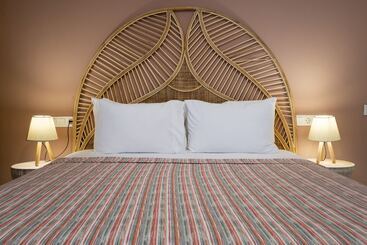 تختخواب و صبحانه Noa S Boutique