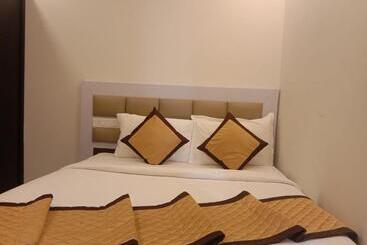 Hotel Clarks Inn Express ,sirkazhi