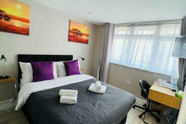 בית מלון כפרי Indigo Suites