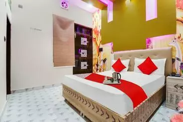 Hotel Oyo 90382  S Chandra