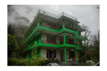 ホテル The Royal Orchard Kasol