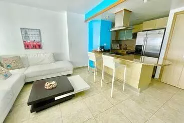 آپارتمان‌های توریست‌ها 2 Bedroom At The Marbella Towers Beachfront