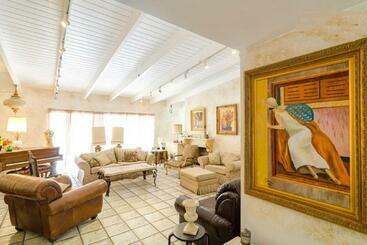 ベッドアンドブレックファースト Room At The House Of Movies