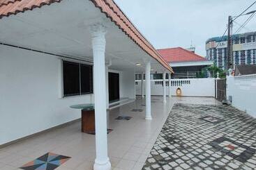 آپارتمانهای توریستها Malacca Town Tranquerah Cluster Home