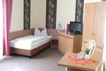 Mucha Ohg Hotel Sembziner Hof