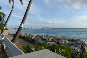 آپارتمانهای توریستها Zenbreak Freshwater Beachfront #5