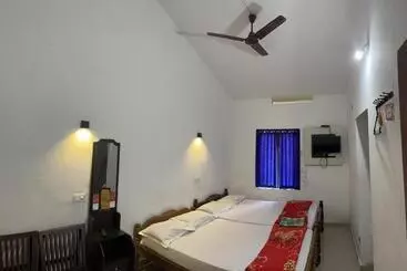 Majatalo Dakshinakasi Guest House