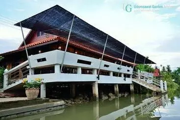 Pension บ้านสวนอุดมสวัสดิ์ อัมพวา