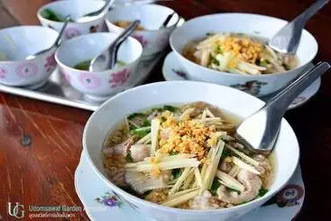 Pensión บ้านสวนอุดมสวัสดิ์ อัมพวา