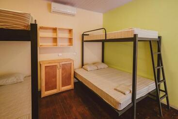 پانسیون Habitat Surf Glamp