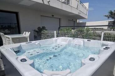 Hotelli Le Nautilia Résidence De Luxe Réservée Aux Couples