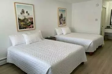 Retkeilymaja Poolside Double Rooms