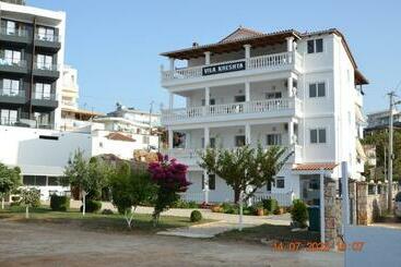 הוסטל Villa Kreshta