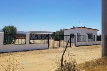 アパートホテル Cabañas Los Laureles Ruta Del Vino Bc