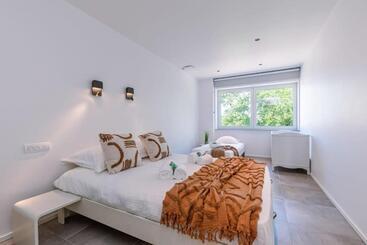 Turistlägenheter Beautiful Duplex Apartment With Private Bike Parking In The Center Of De Haan