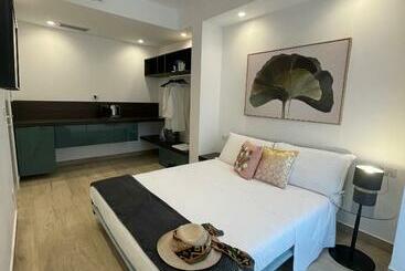 مبيت وإفطار Namuri Luxury Rooms