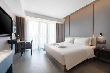 Atour Hotel Xishuangbanna Jinghong Gaozhuang Starlight Night Market