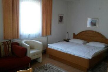 ベッドアンドブレックファースト Pension Parzer Pressbaum Bei Wien