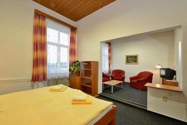 Отель Slavia Tábor