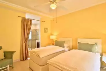 بنسيون Apricot Gardens Guesthouse