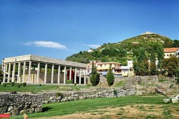 Hotel Mario, Shengjin