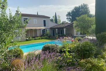 ペンション Mas Des Iris