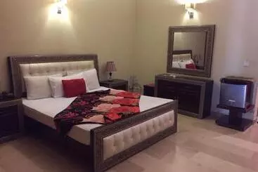 پانسیون Royal Galaxy Hotel & Residence Near Islamabad International Airport & Motorway