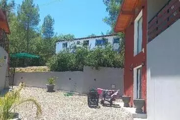 ツーリストアパートメント Chalets De La Paix