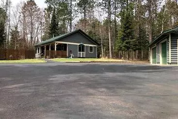 ツーリストアパートメント Little House In The Big Woods