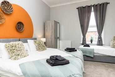 Appartamenti turistici Logan House, Modern And Spacious Townhouse Close To City Centre