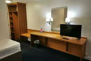 Thurrock Hotel M25 Services