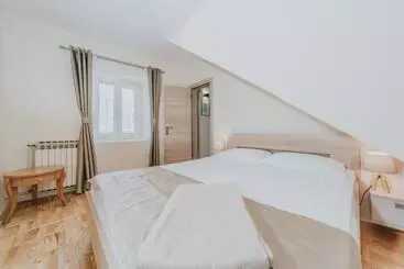 ツーリストアパートメント Regina Apartments