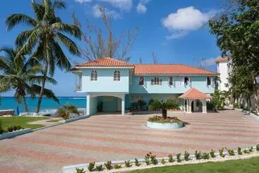 هتل Edgewater Beach Villa   Beach Front, Close To All Attractions