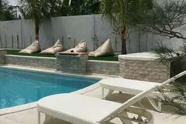 Retkeilymaja Kelapa Surf Villa