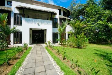 هتل Makara Mono Suite / 2nd Floor