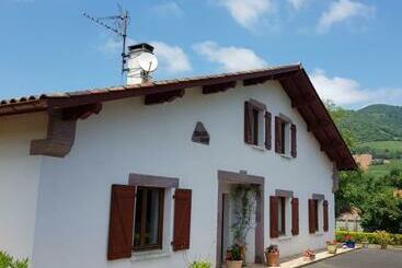 پانسیون Maison Bakea