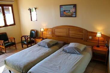 בית מלון כפרי Hôtel Restaurant Domaine De Basil