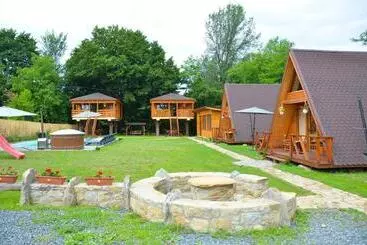 Apartaments turístics Casute In Copac & Case A Frame