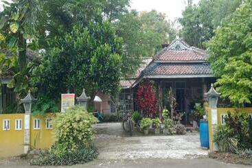 Hotel Oyo 91012 Mambo Guest House Pangandaran