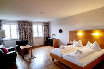 Отель Wirtshaus Leindl