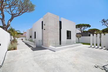 Turistlägenheter Lola Sea Villa