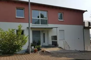 ツーリストアパートメント Ferienwohnung Chattengau