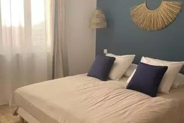 Turistihuoneistot Cassis Centre, Superbe Appartement Neuf, 50m Port