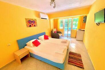 هتل Pop аrt Bungalows