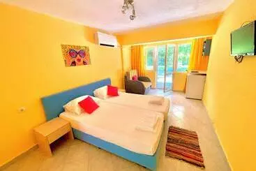 هتل Pop аrt Bungalows