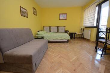 ツーリストアパートメント Vrnjački Borovi