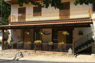 تختخواب و صبحانه Cantina Del Casale