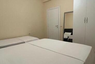 Apartaments turístics Dragoti Apartment 2