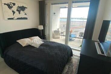 آپارتمان‌های توریست‌ها Luxury 1 Bedroom Apartment With Sauna And Sea View